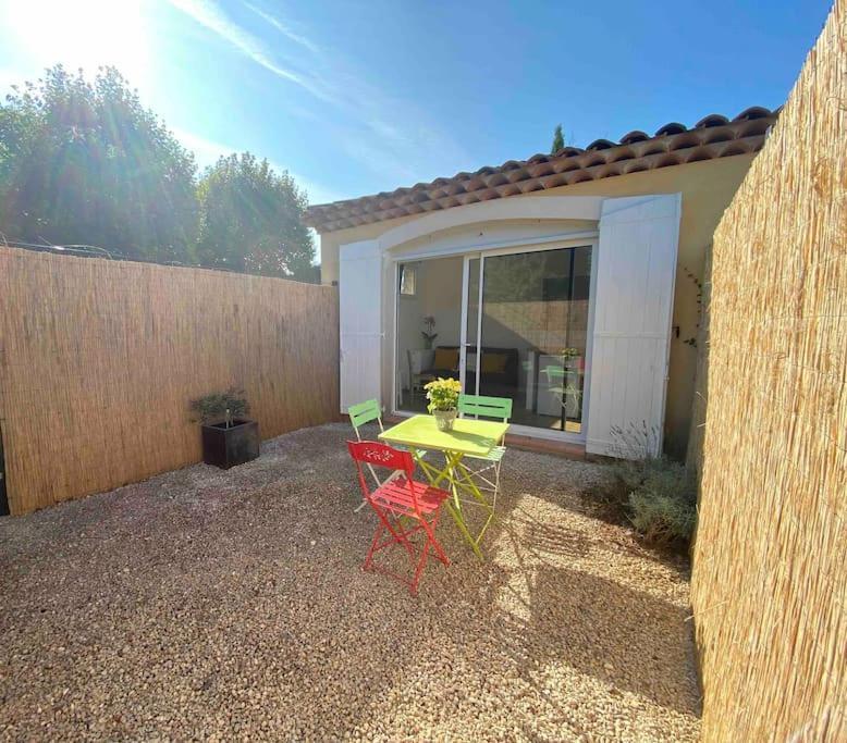 Adorable Guest House Avec Parking Prive Sur Place. Saint Cannat Bagian luar foto
